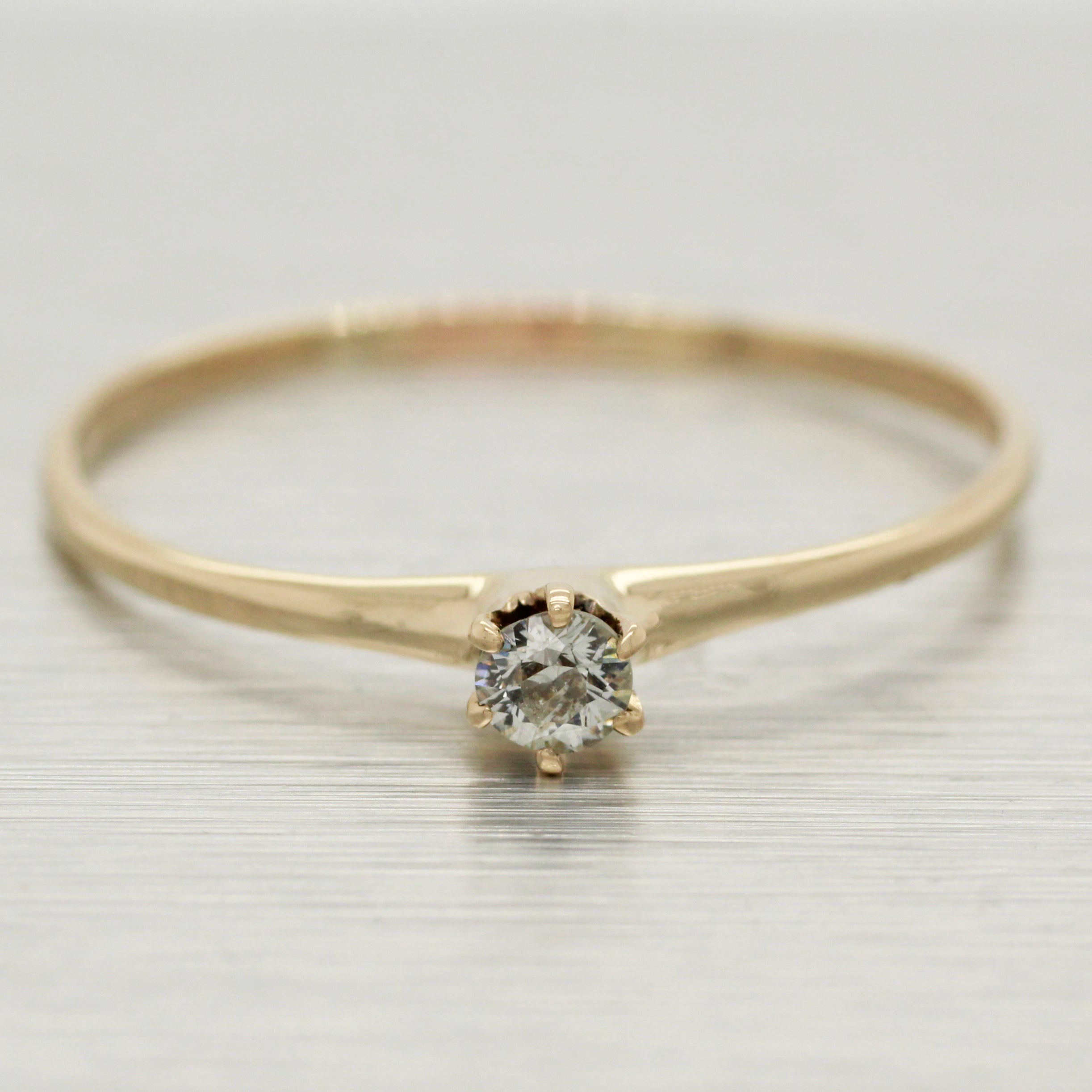 Vintage 0.10ct Round Diamond Solitaire Engagement Ring - 14k Yellow Gold