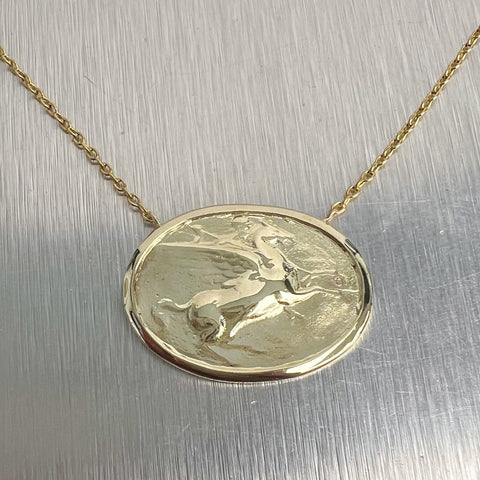 S.D. Vintage 14k Yellow Gold Pegasus Flying Horse Oval Pendant Necklace 18" 5.5g