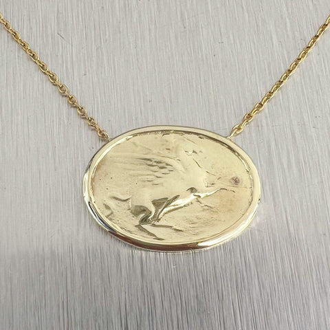 S.D. Vintage 14k Yellow Gold Pegasus Flying Horse Oval Pendant Necklace 18" 5.5g