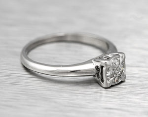 Lovely Ladies Vintage Estate 14K White Gold 0.12ctw Diamond Engagement Ring