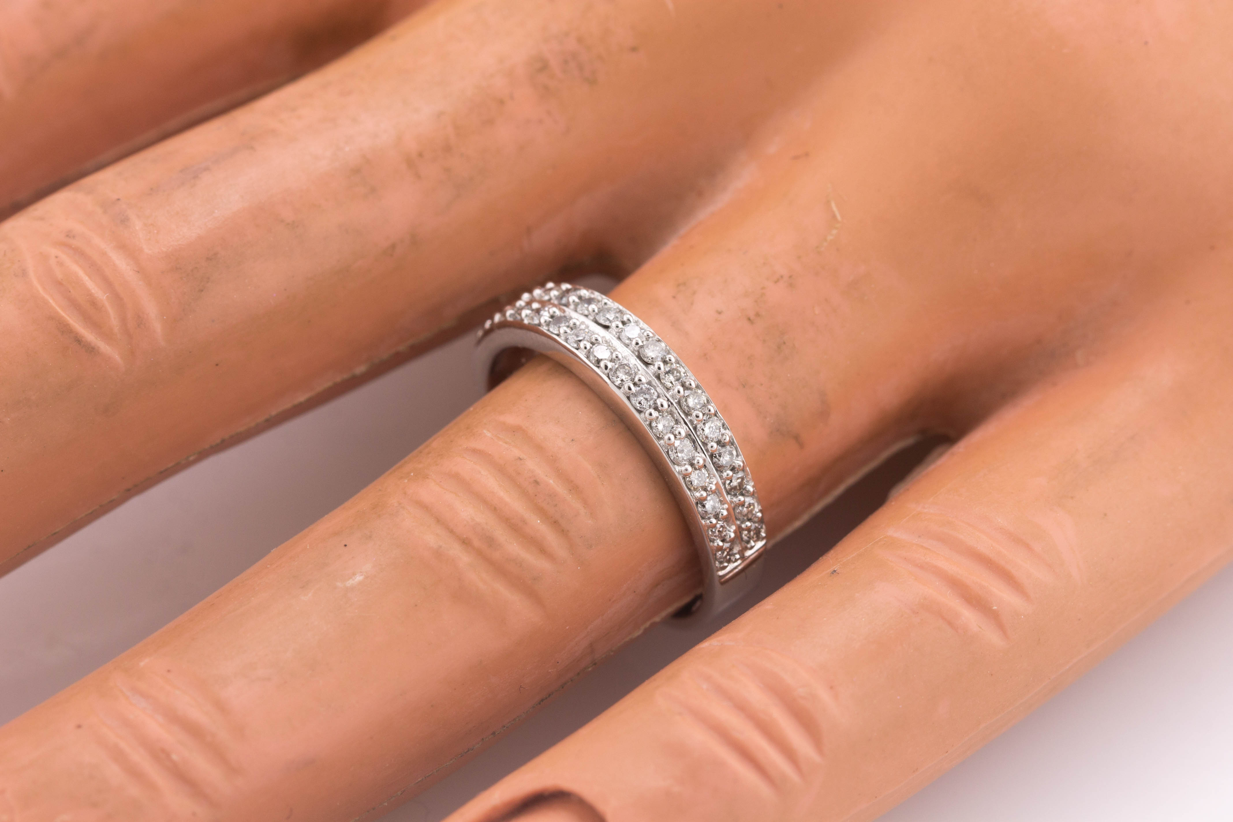 Ladies Modern Estate 10K White Gold 0.32ctw 2 Row Diamond Band Ring