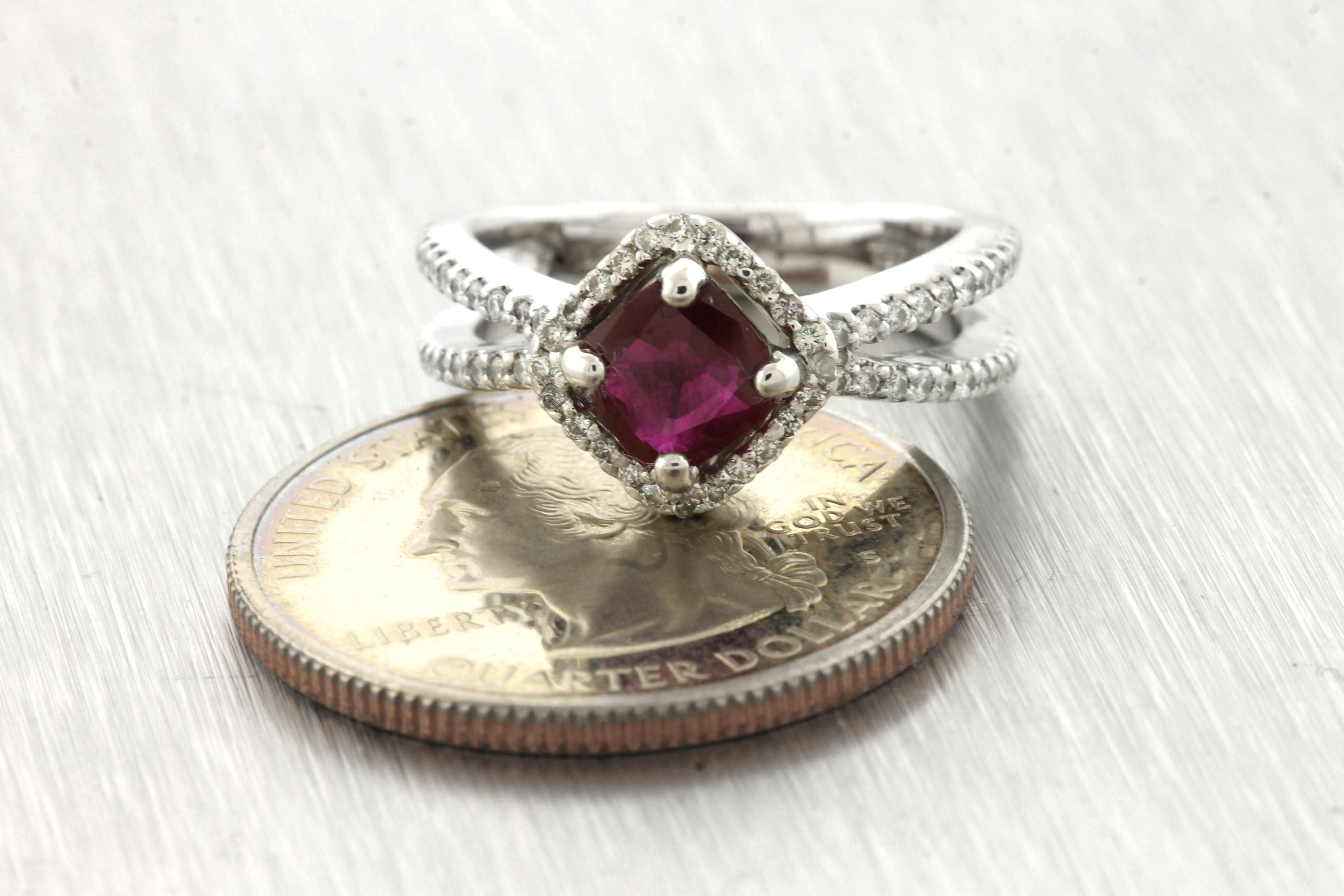Lovely Ladies Estate 18K 750 White Gold 1.22ctw Pink Rhodolite Diamond Ring