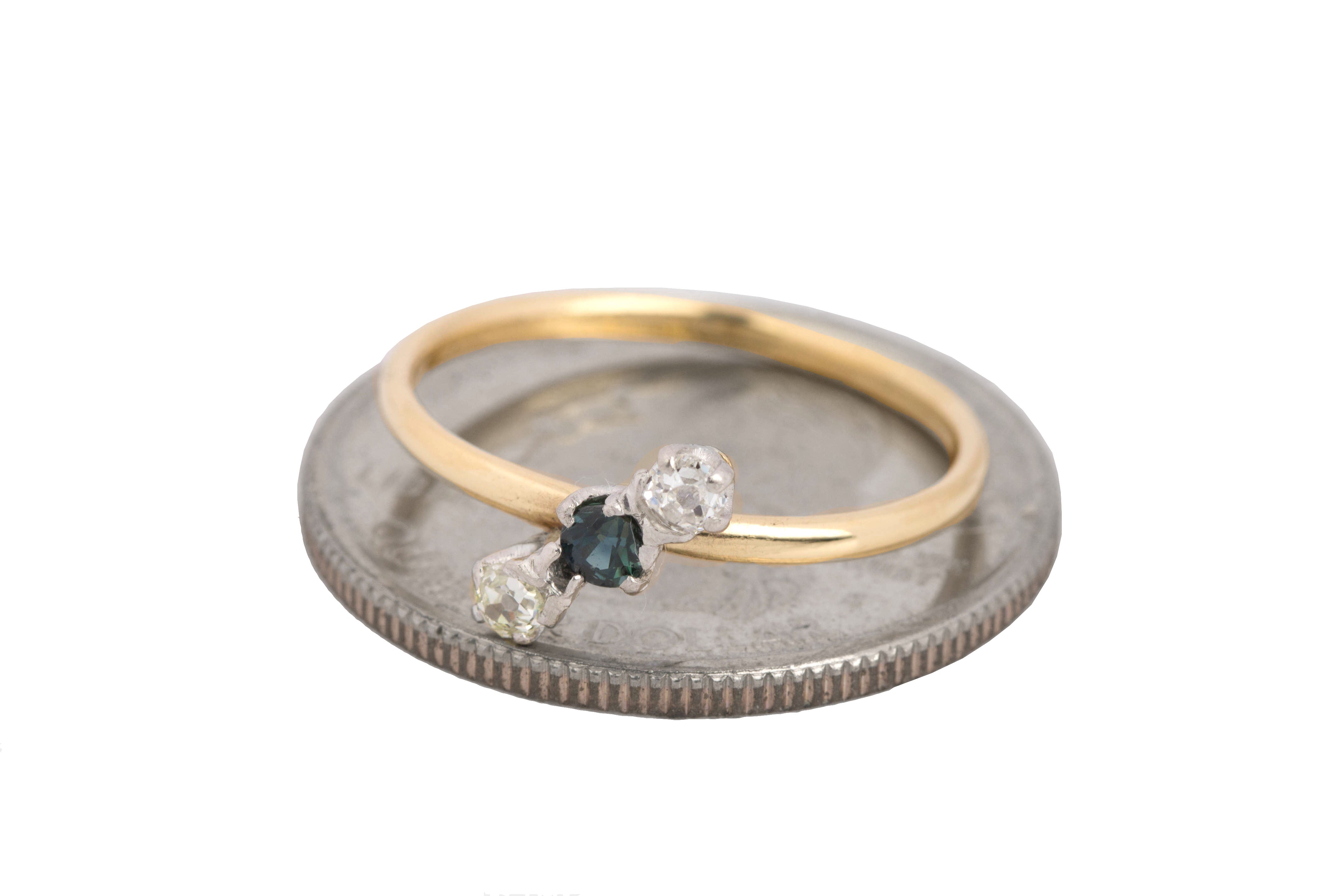 Women's Vintage Estate 14K Yellow Gold 0.12ctw Diamond Blue Sapphire Dainty Ring