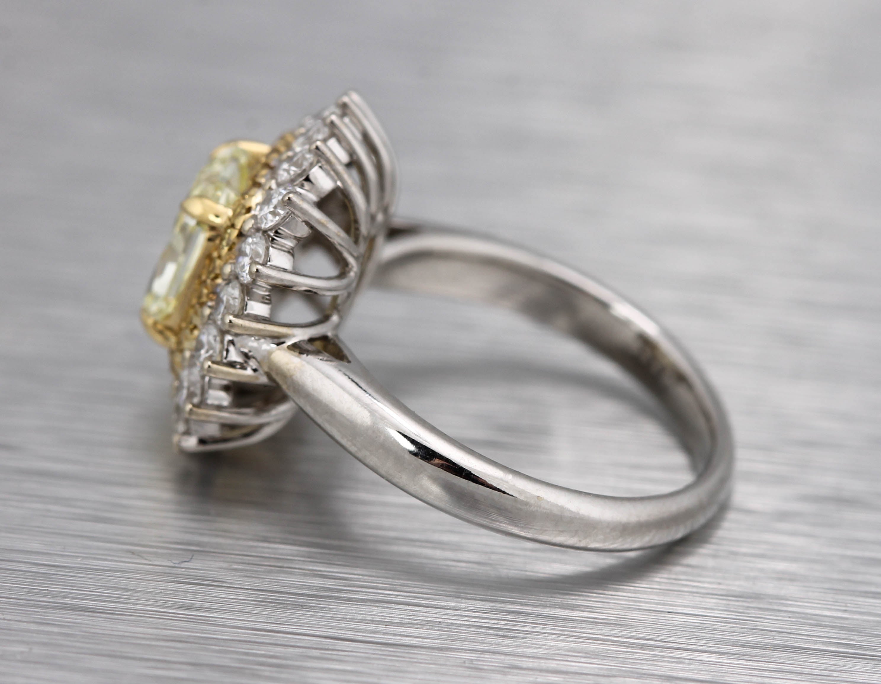 Stunning Ladies Estate 18K White Yellow Gold 2.26ctw Diamond Cockail Ring EGL