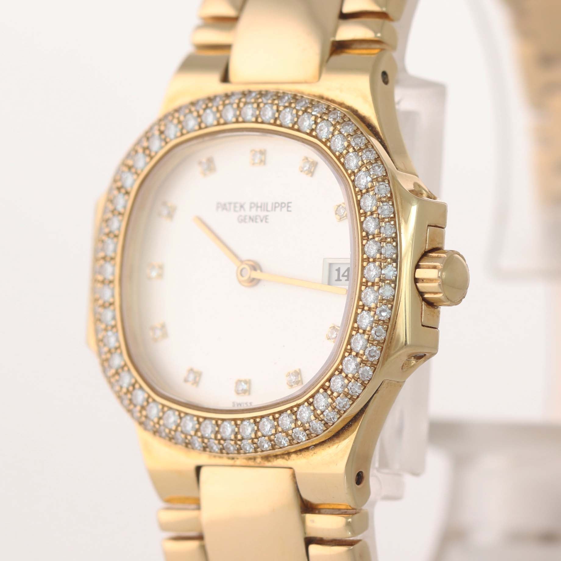 Ladies Patek Philippe Nautilus 4700 / 54J 18k Gold Diamond Quartz Watch Papers