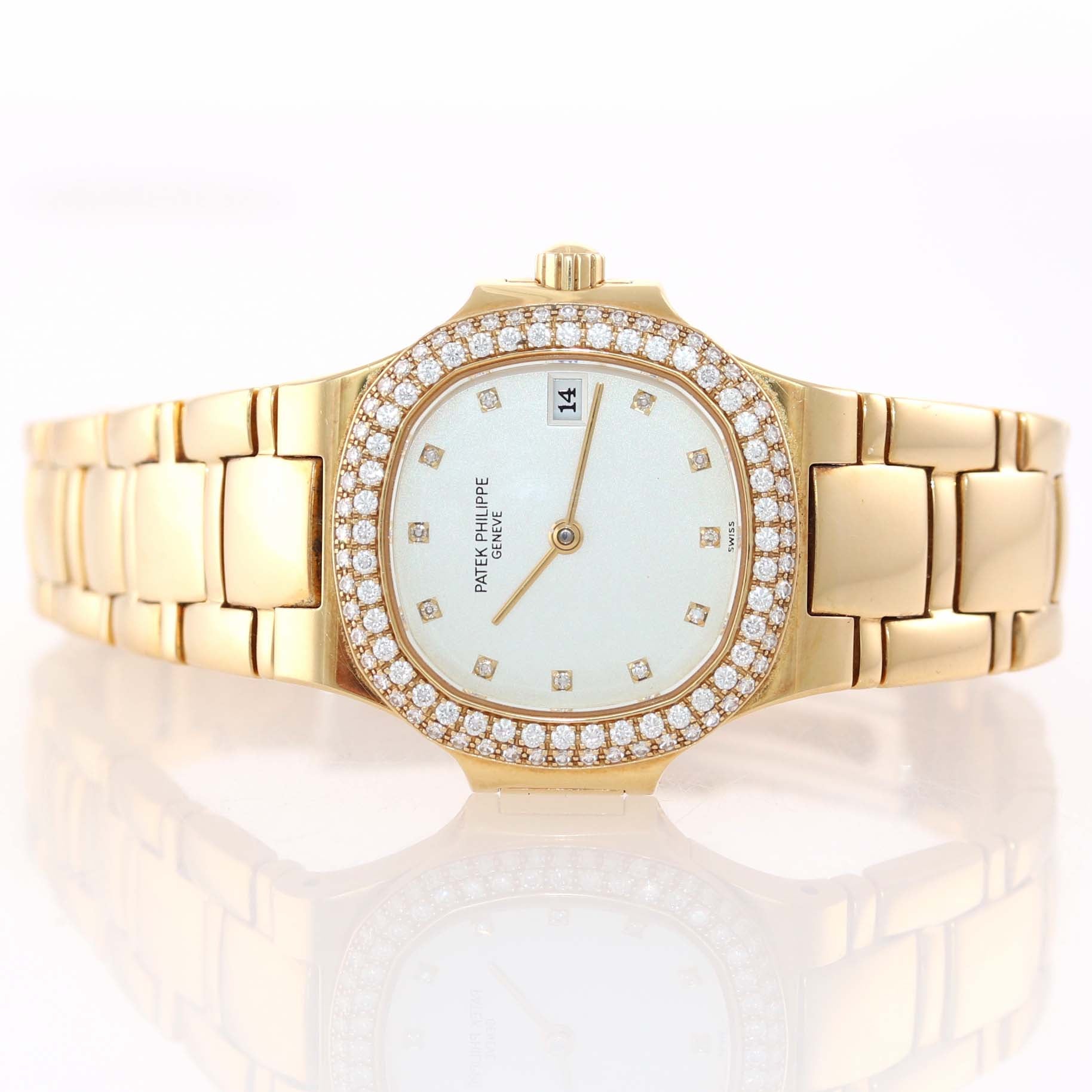 Ladies Patek Philippe Nautilus 4700 / 54J 18k Gold Diamond Quartz Watch Papers
