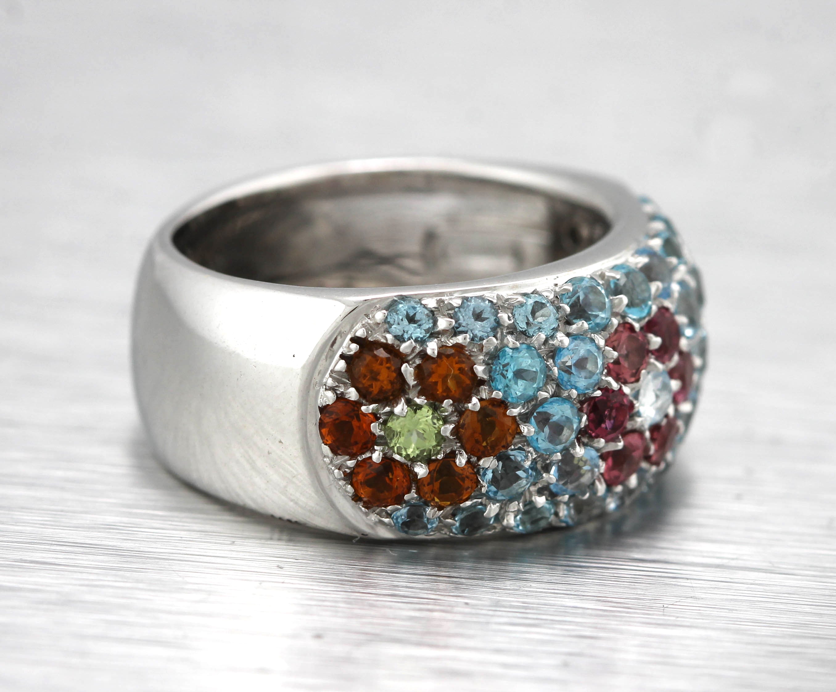 Beautiful Ladies 18K 750 White Gold Multi-Colored Gemstone Floral Band Ring
