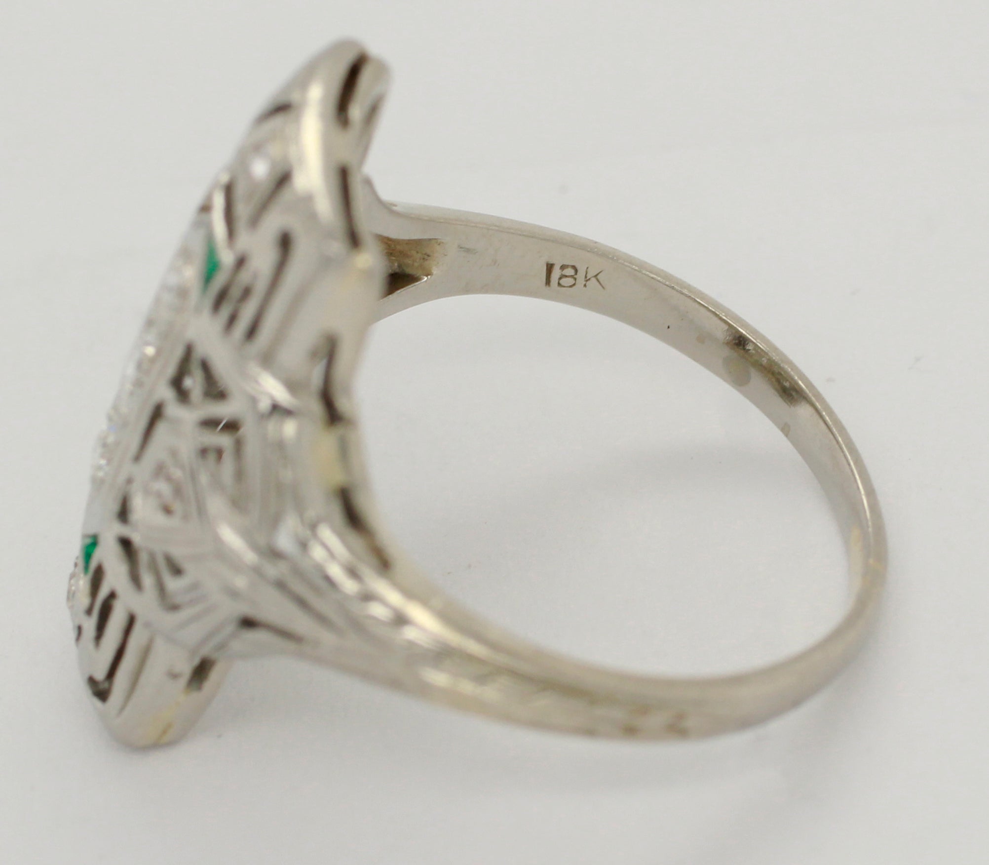 Antique Art Deco 0.20ctw Diamond Emerald Filigree Cocktail Ring - 18k White Gold